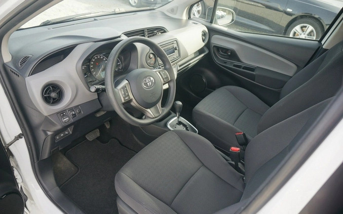 Toyota Yaris cena 48400 przebieg: 99445, rok produkcji 2019 z Knurów małe 529